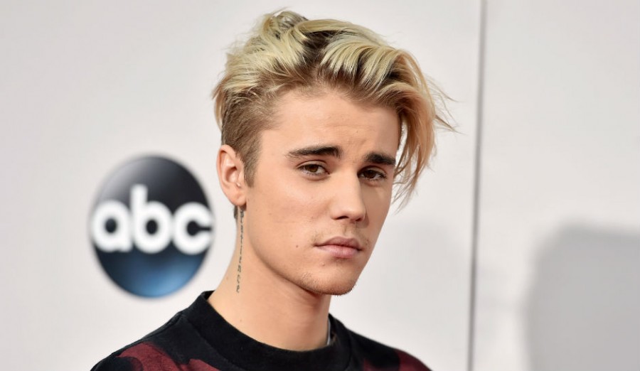 Justin Bieber trionfa agli Mtv Awards europei, premi in viola pensando a Prince