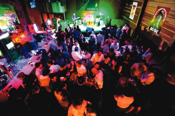 Il cellulare al concerto non è più un tabù, un’app aiuta a fruire la musica